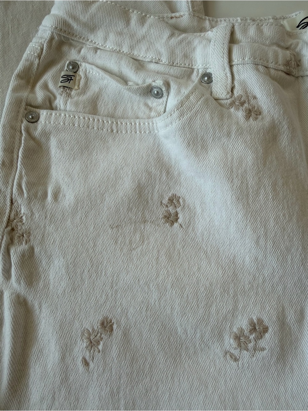 Seven7 White Straight-Leg Jeans with Subtle Beige Floral Embroidery Size 10 - Picture 11 of 11